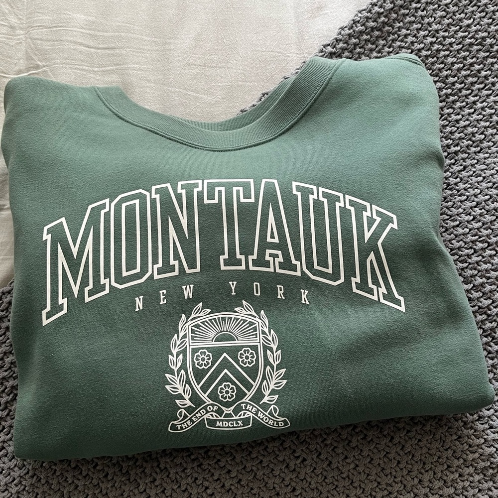 Sage colored crew neck Montauk New York. Abercrombie’s soft collection!